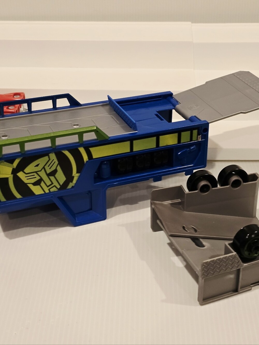 Transformers Rescue Bots Optimus Prime Racing Trailer and Figure Set - Picture 14 of 15